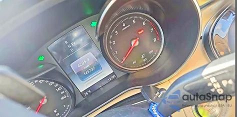 2017 Mercedes-Benz C 300 4Matic z USA, uszkodzony, nr VIN 55SWF4KBXHU216920